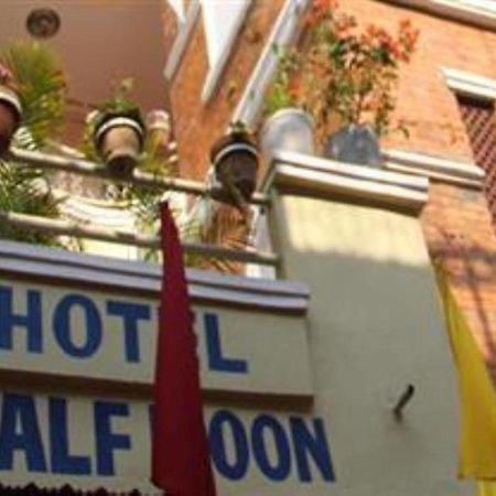 Hotel Half Moon Pokhara Buitenkant foto