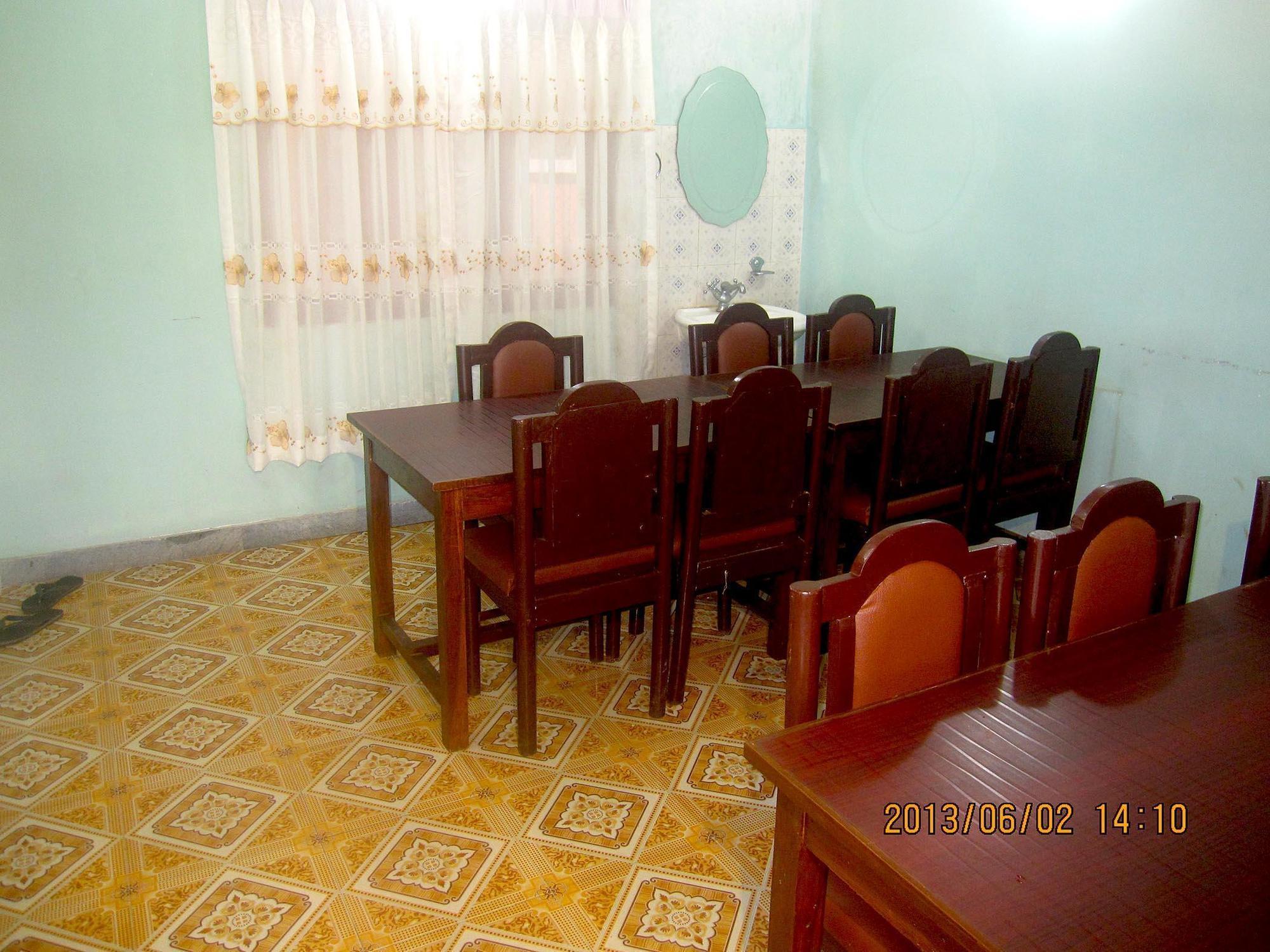 Hotel Half Moon Pokhara Buitenkant foto